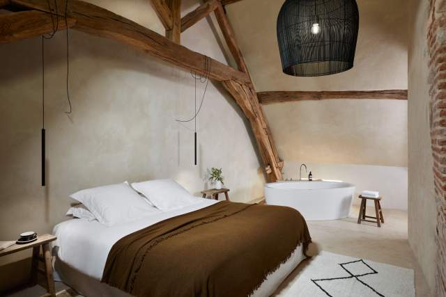 Bedroom La Maison de Pommard Boutique Hotel Luxury Guest Rooms in Burgundy