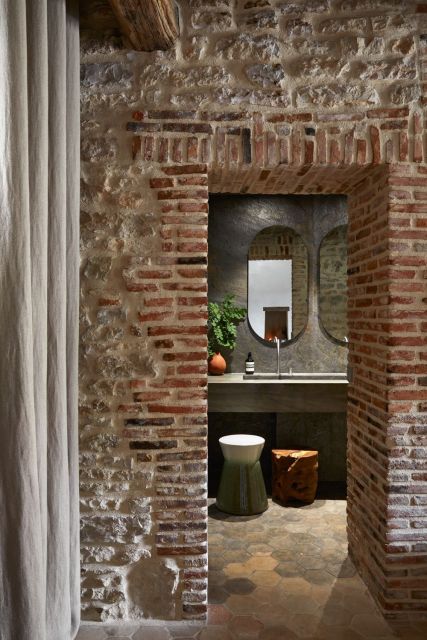 Bathroom La Maison de Pommard Boutique Hotel Luxury Guest Rooms in Burgundy