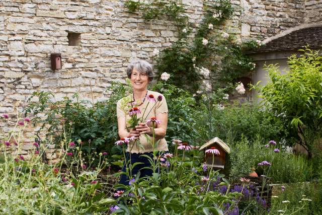 Isabelle de Montille en Extérieur La Maison de Pommard Boutique Hotel Chambres d’hôtes de Luxe en Bourgogne